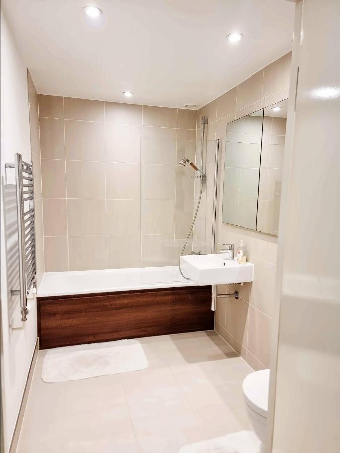 Your Riverside Home 2 With Private Balcony 伦敦 外观 照片